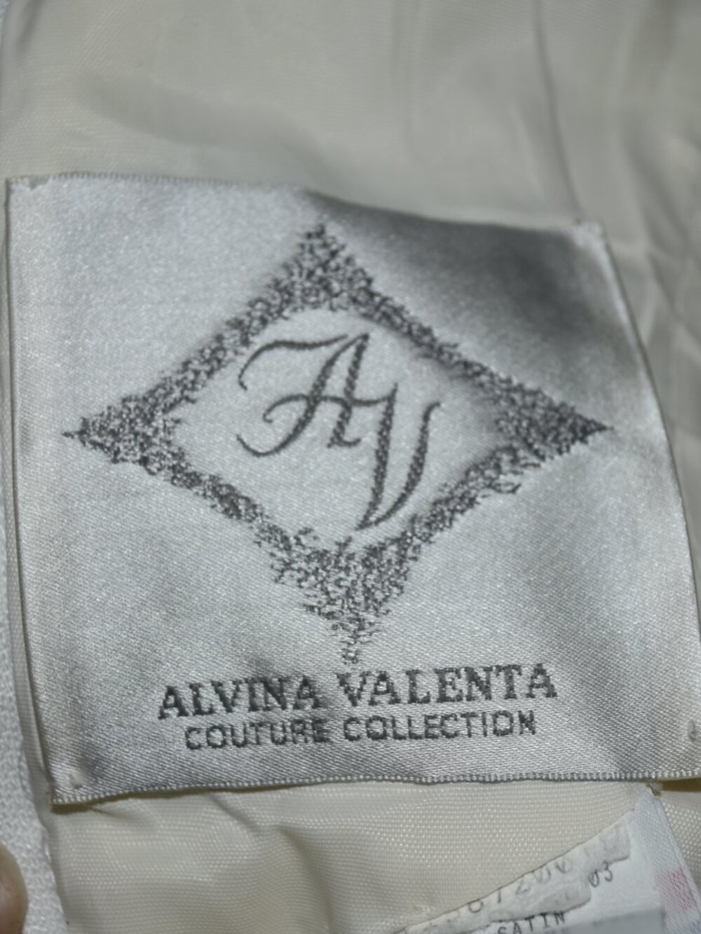 Alvina Valenta Couture Collection Creme & White Strapless Wedding Dress Size 2? - Picture 11 of 15
